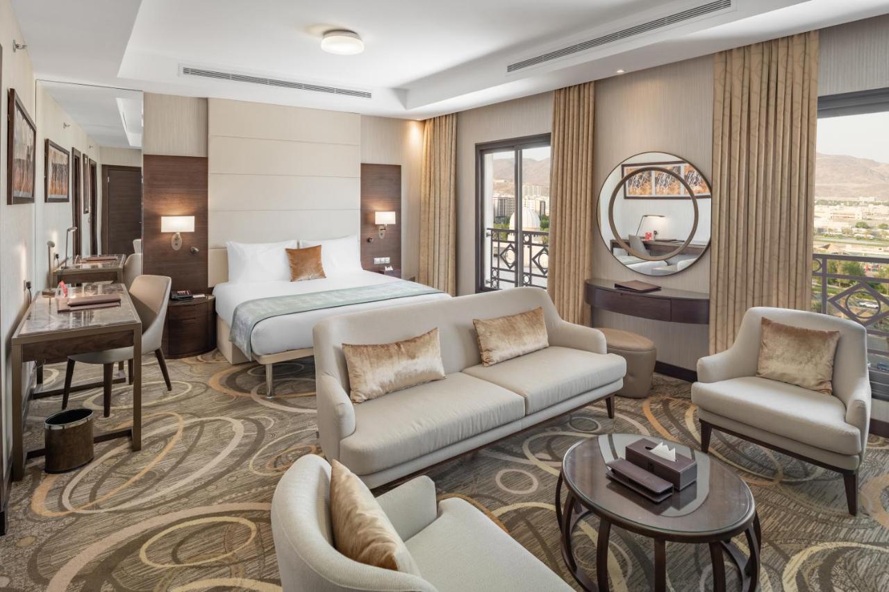 Millennium Makkah Al Naseem Mecca Exterior photo Room at the hotel