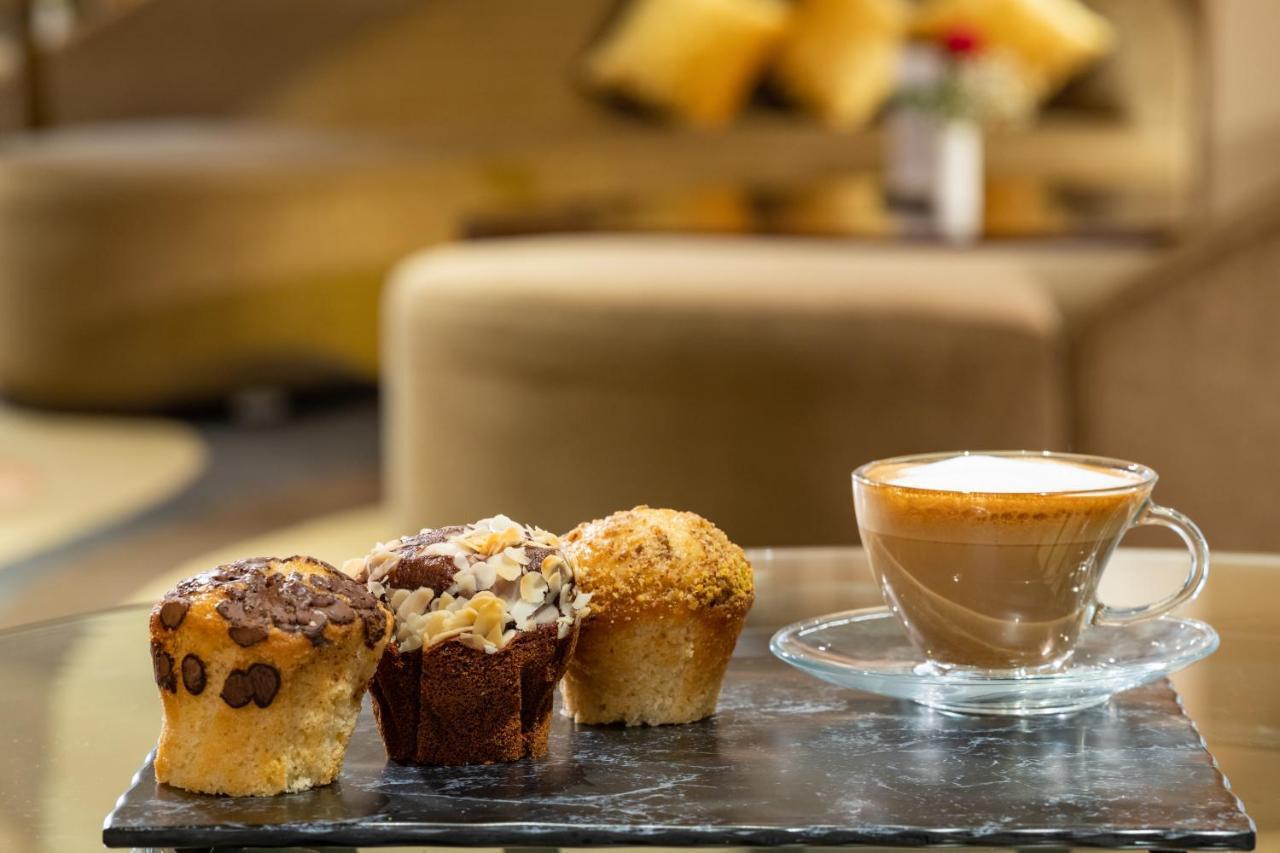 Millennium Makkah Al Naseem Mecca Exterior photo Coffee and three different types of muffins